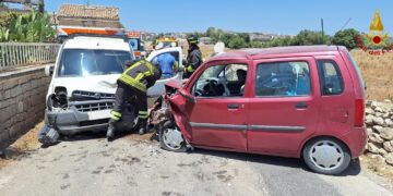 Modica, scontro tra due auto a contrada Torre Cannata: un ferito
