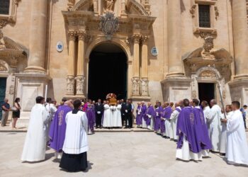 Ragusa, in cattedrale questa mattina i funerali di don Nunzio Scrofani