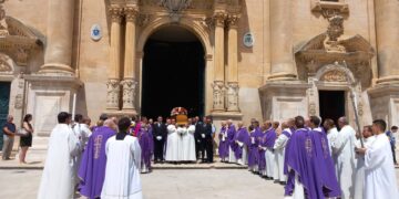 Ragusa, in cattedrale questa mattina i funerali di don Nunzio Scrofani