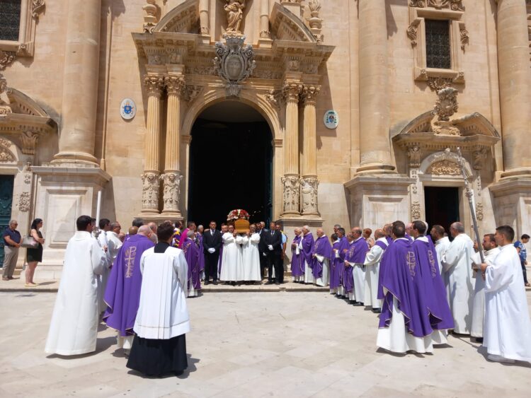 Ragusa, in cattedrale questa mattina i funerali di don Nunzio Scrofani