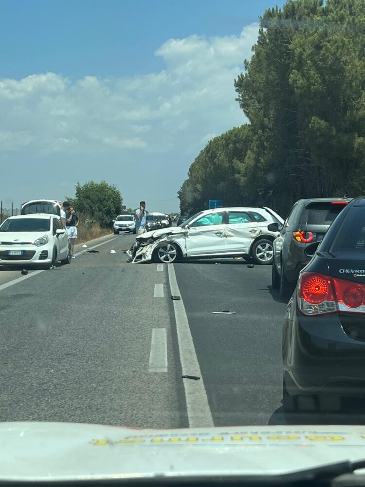 Incidente stradale sulla Comiso-Santa Croce, un’Audi è andata completamente distrutta