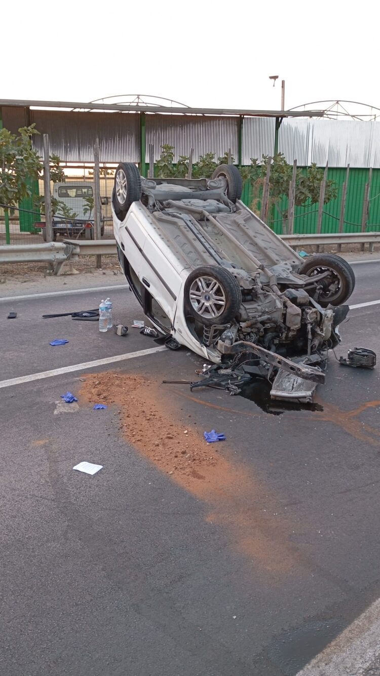 Vittoria, Fiat Panda si ribalta lungo la circonvallazione