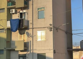 Vittoria, incendio in uno stabile di via Diaz