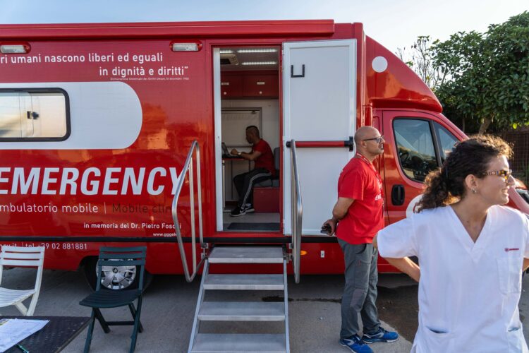 Accordo in Prefettura tra Asp ed Emergency per attivare a Marina di Acate due ambulatori socio-sanitari fissi