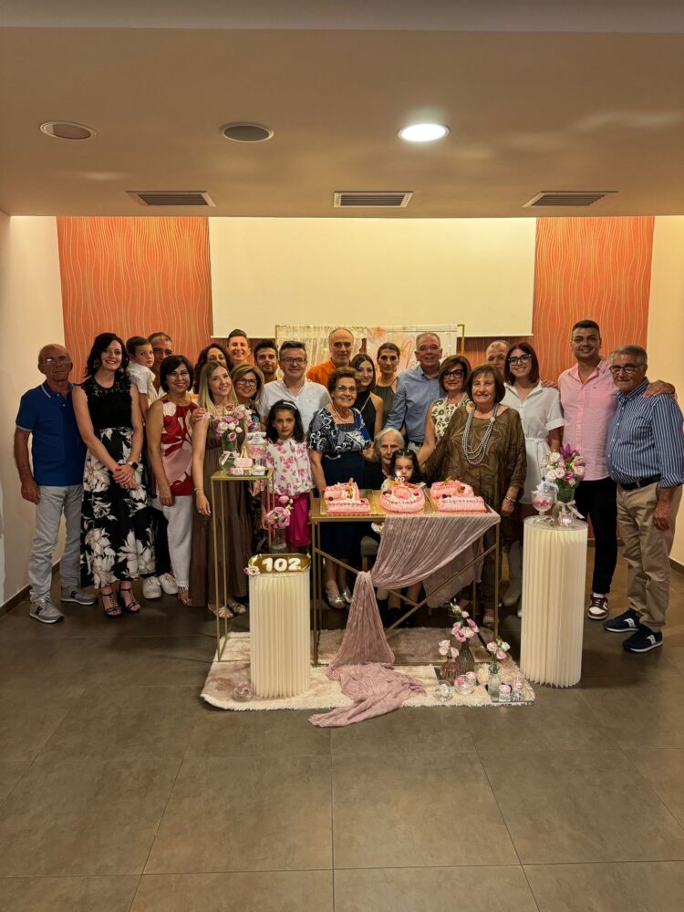 Carmela Mugnieco compie 102 anni, è festa a Modica