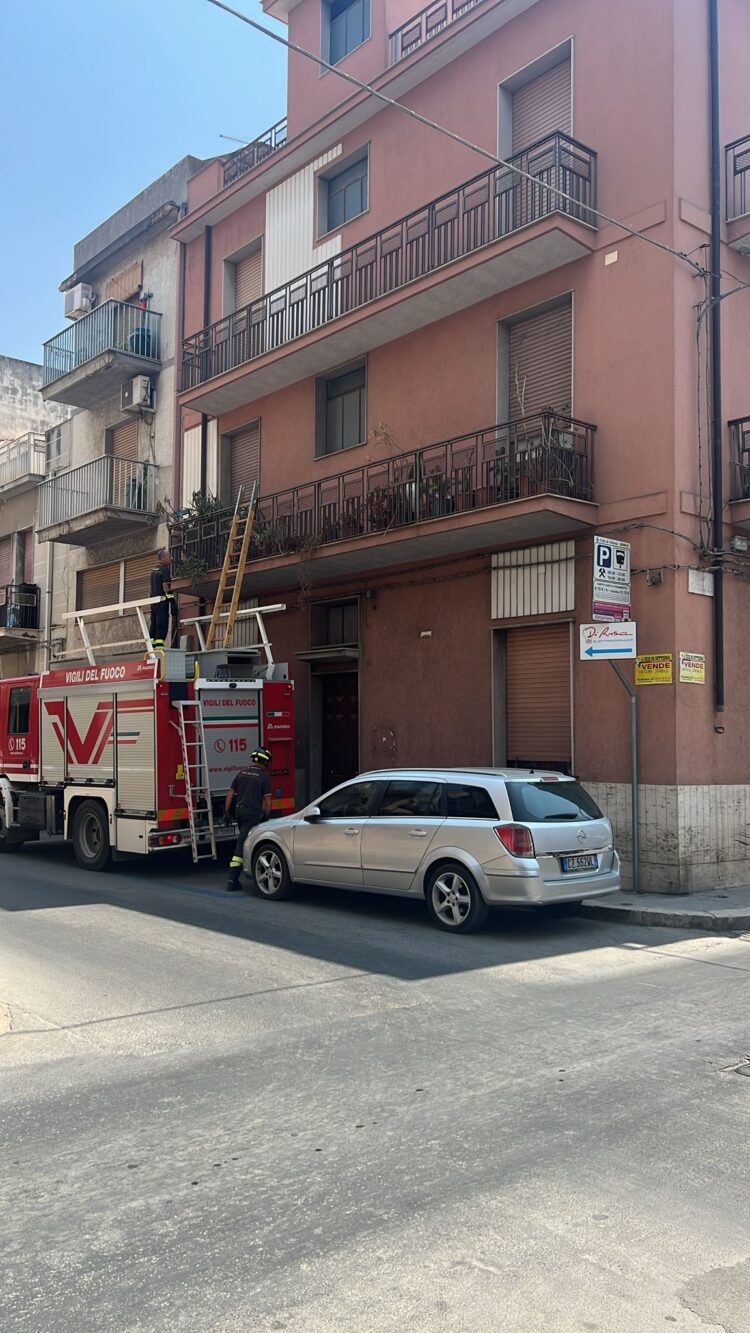 Vittoria, incidente domestico in via Magenta