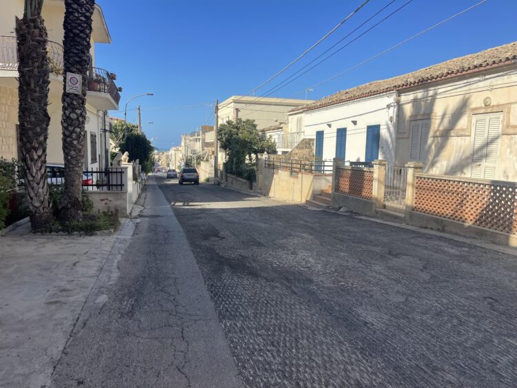 Scicli, iniziati i lavori di asfaltatura di alcune importanti strade cittadine