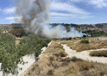 Scicli, incendio in prossimità del cimitero comunale