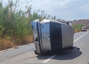 Vittoria-Gela, perde il controllo dell’auto: un ferito