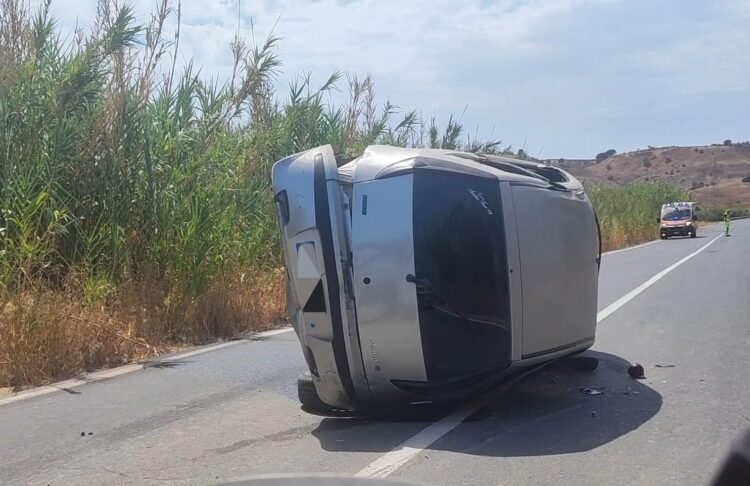 Vittoria-Gela, perde il controllo dell’auto: un ferito