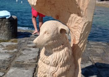 Sampieri, rubata la scultura dedicata al cane Italo