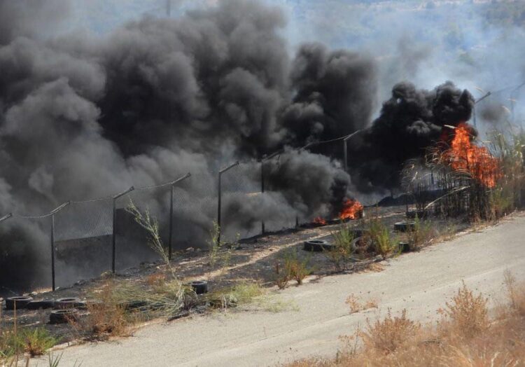 Rogo distruttivo nell’area Emaia a Vittoria