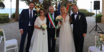 Pozzallo, due coppie della Brianza si sposano alla villa comunale