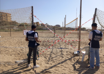 Pozzallo: sequestrati lettini, sdraio e ombrelloni di un’area demaniale occupata abusivamente