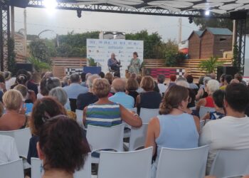 La saga di Vanina Guarrasi al centro dell’incontro letterario tenutosi ieri sera a Sampieri