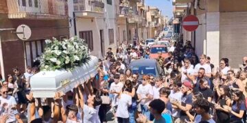 Vittoria ha salutato per l’ultima volta il giovane eroe Alex Capuzzello