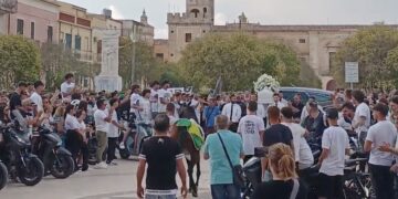 Acate, scene strazianti in chiesa Madre per i funerali di Giuseppe Curvà