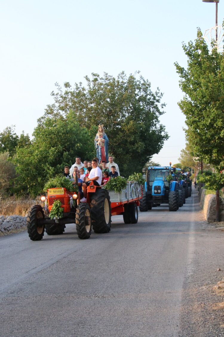 Modica, la chiesa di contrada Barco e la benedizione dei mezzi agricoli