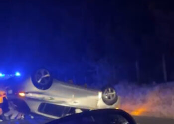 Ragusa-Catania, auto si ribalta