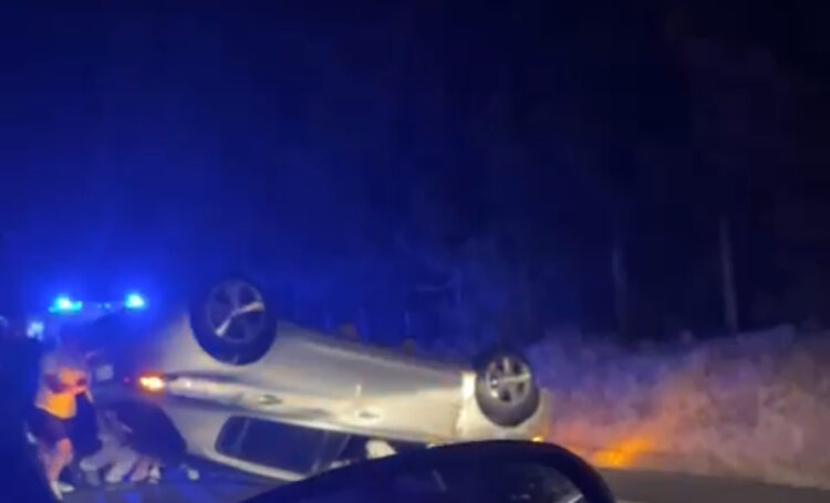 Ragusa-Catania, auto si ribalta