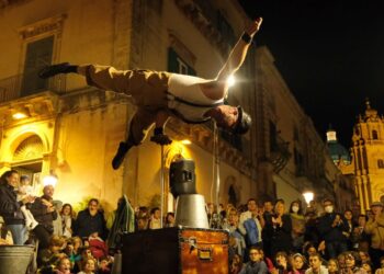 Ibla Buskers, è polemica: “Ma perché tagliare fuori così la città antica?”
