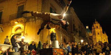 Ibla Buskers, è polemica: “Ma perché tagliare fuori così la città antica?”