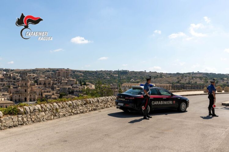 Modica, guida in stato di ebbrezza e uso del cellulare alla guida: i controlli dei carabinieri