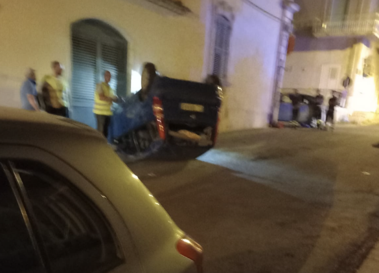 Incidente stradale a Donnalucata, un’auto si ribalta nella notte