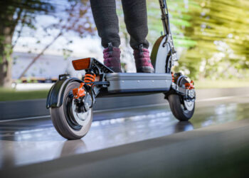 Ancora tragici incidenti stradali in provincia di Ragusa. A Vittoria auto contro monopattino: due morti