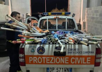 Santa Croce, sequestrati 52 ombrelloni posti sulle spiagge libere in maniera illegale