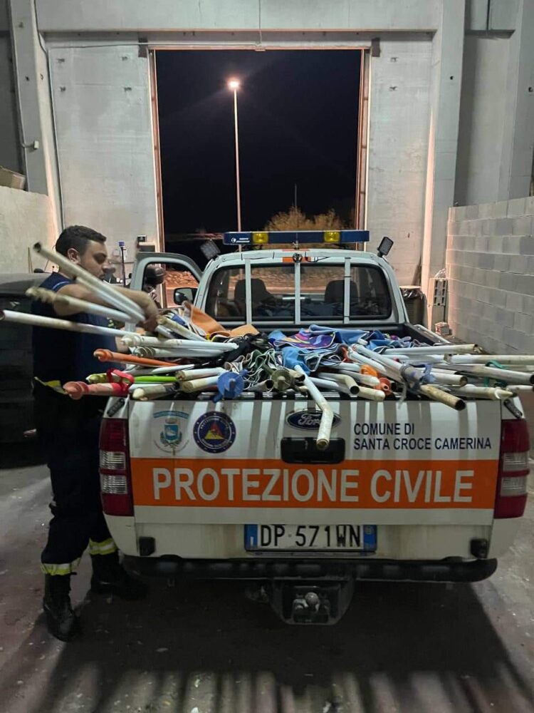 Santa Croce, sequestrati 52 ombrelloni posti sulle spiagge libere in maniera illegale
