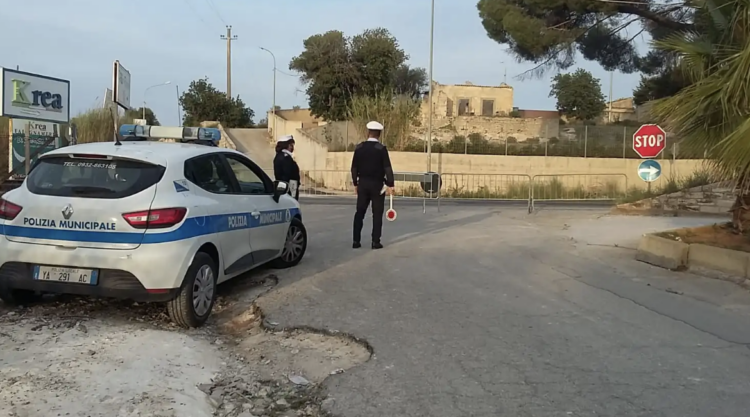 Vittoria, sequestrata area di 2400 mq adibita a deposito di auto