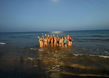 Flash mob a Sampieri per salutare il Ferragosto