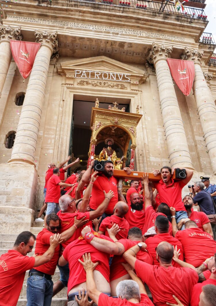 Oggi a Giarratana una “Sciuta” fantasmagorica