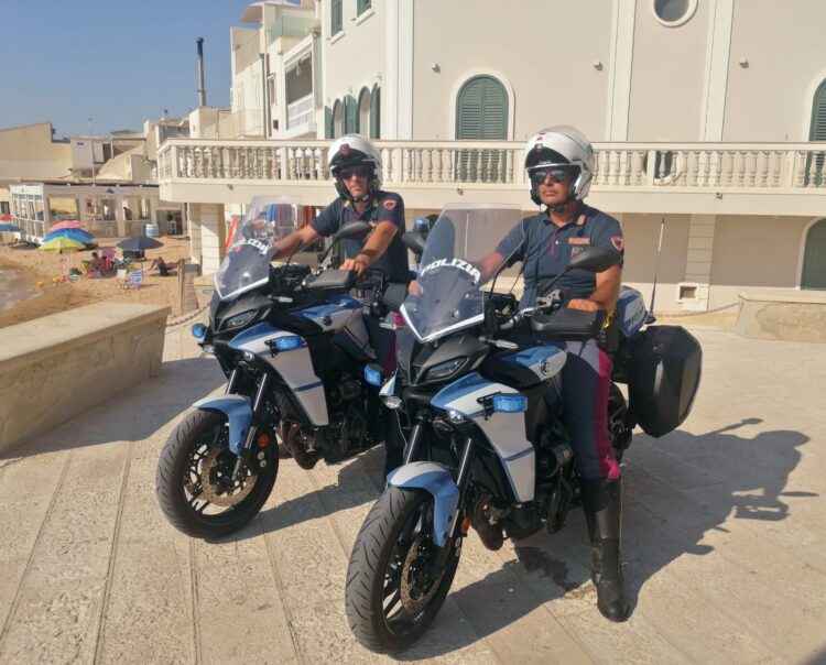 La Questura di Ragusa attiva il servizio di controllo lungo la fascia costiera con la pattuglia motomontata