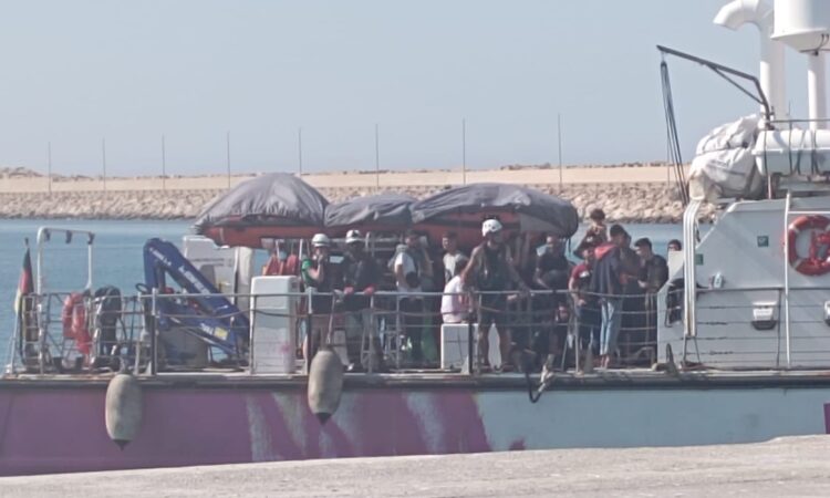 Pozzallo, domani mattina altro sbarco di migranti con la Louise Michel