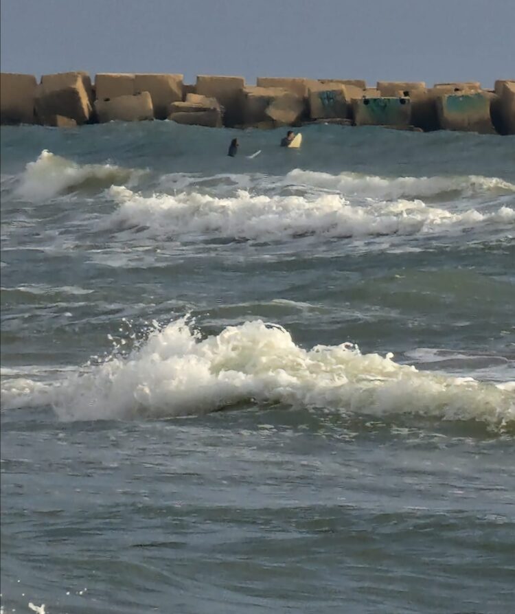 Scoglitti, soccorre un amico e muore annegato