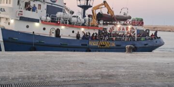 Pozzallo, sbarcati 67 migranti. C’erano cinque minori non accompagnati