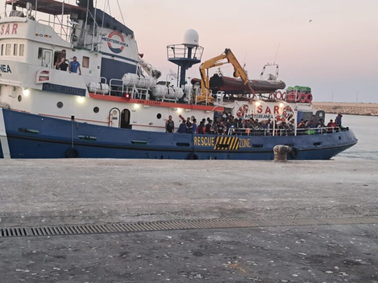 Pozzallo, sbarcati 67 migranti. C’erano cinque minori non accompagnati
