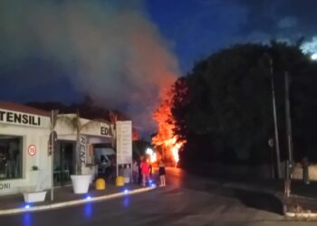 Incendio in via Sacro Cuore a Modica a una cabina Enel, zona al buio per quasi tre ore