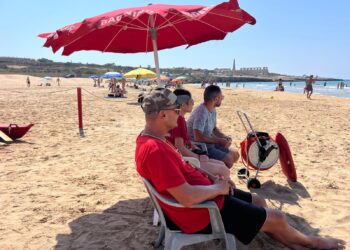 Scicli, attiva la postazione di salvamento con torretta nella spiaggia limitrofa alla fornace Penna