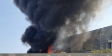 Pozzallo, capannone in fiamme alla zona industriale