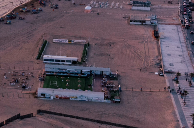 Scoglitti, tragedia sfiorata. Traliccio all’interno di un locale cade addosso a due bambini