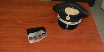 Modica, rapinano uno straniero dopo avere sfondato la porta della sua abitazione con un tirapugni