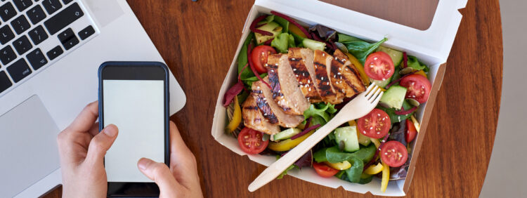 Ragusa, ordinano il cibo a domicilio da un ristorante e non lo pagano: coppia denunciata