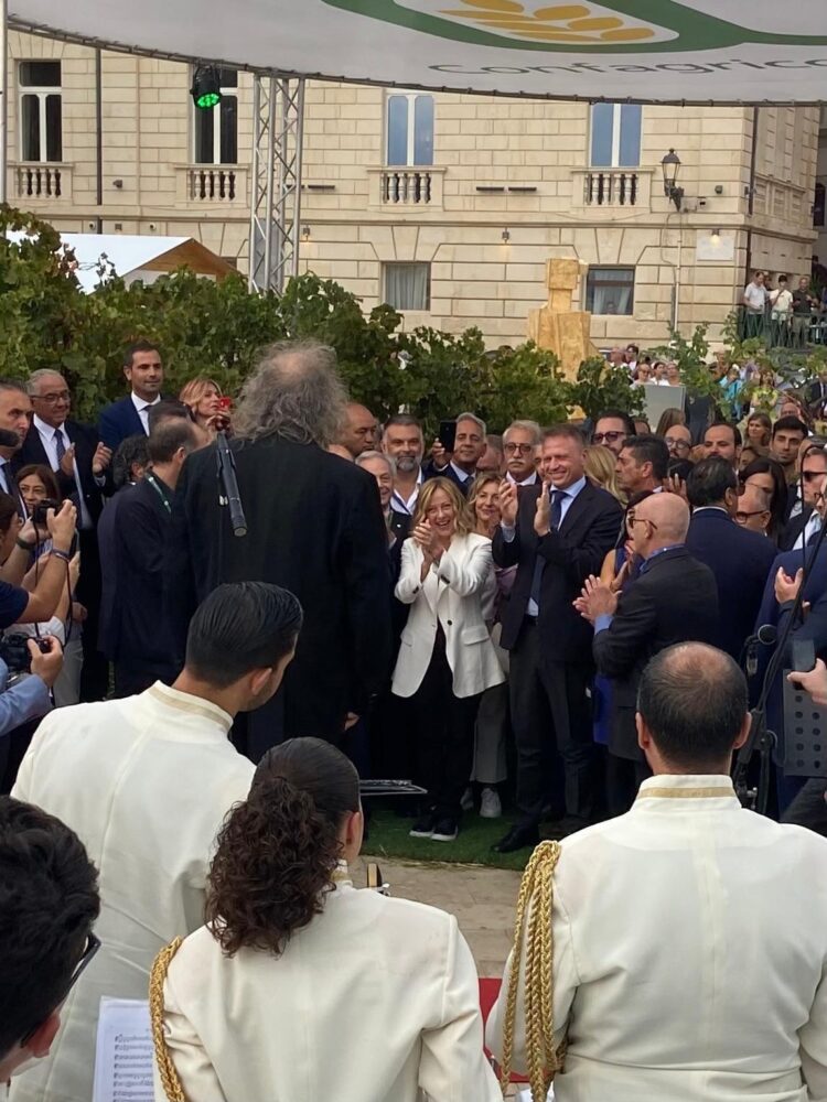 Monterosso, il maestro Terranova a Siracusa suona per la Meloni
