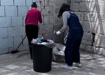 Rifiuti abbandonati a Costa di Carro, sabato l’iniziativa di raccolta promossa da Legambiente