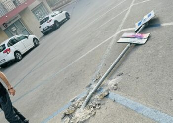 Ragusa, finisce a terra il cartello che delimita le strisce blu