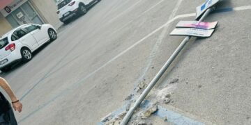 Ragusa, finisce a terra il cartello che delimita le strisce blu