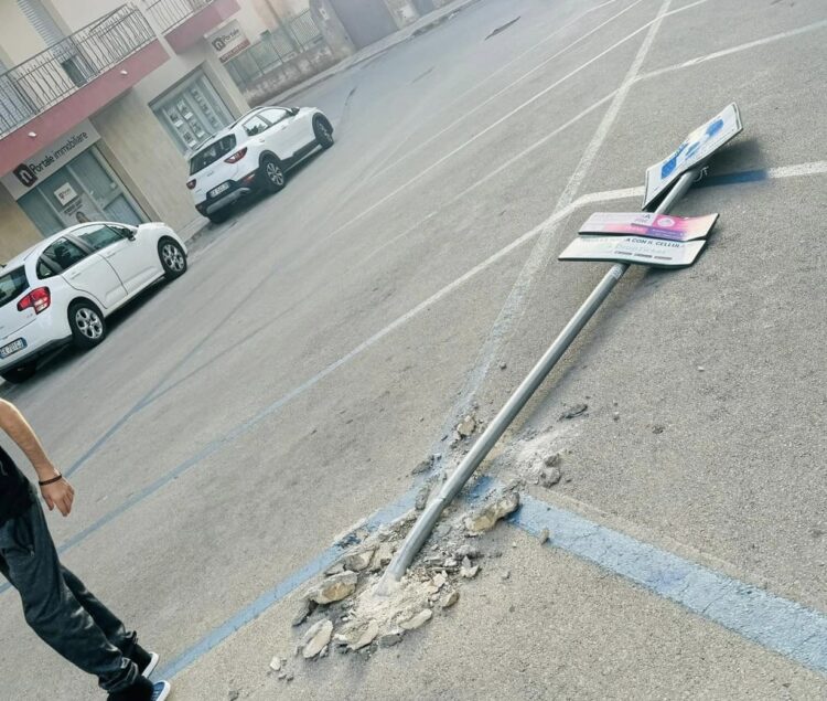 Ragusa, finisce a terra il cartello che delimita le strisce blu